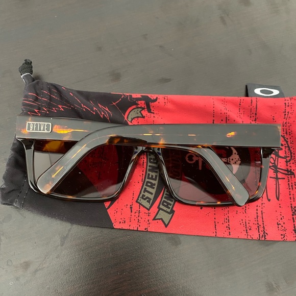 9FIVE Acetate - Picture 2 of 2